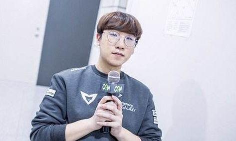 嵌于正文逻 嵌于正文逻